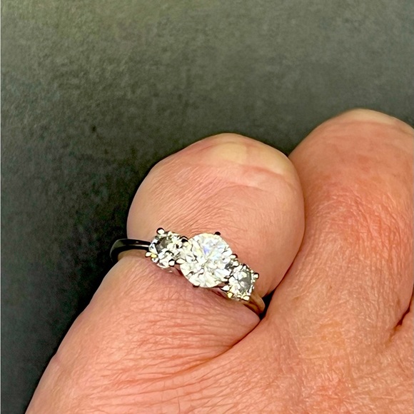 Diamond Ring - Picture 7 of 9